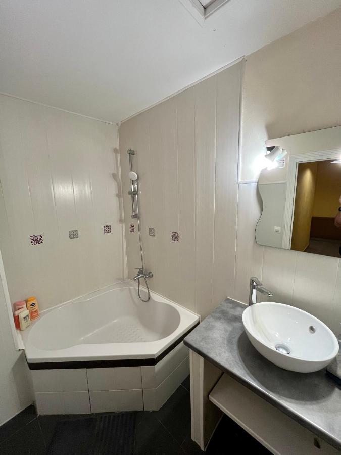 Appartement 2 Chambres - Lits King Size - Wifi - Baignoire Le Puy-en-Velay Exteriör bild